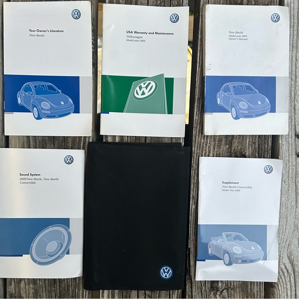 2009 Volkswagen New Beetle Owner’s Manual Set with Case (used)